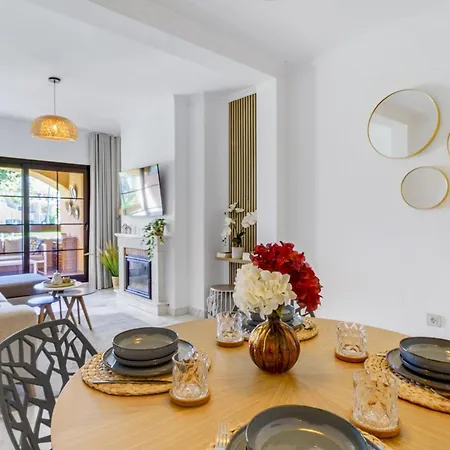 Hacienda Del Sol - Beachside Apartment Estepona